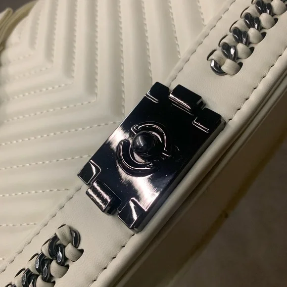 Chevron Quilted Detail with Buckle Closure Chain Strap Shoulder Bag in White - Picture 5 of 9